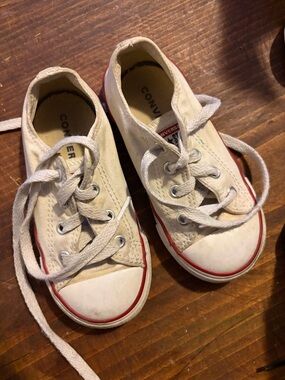 Converse Kids Canvas Low-Top Sneakers in White with Red Trim